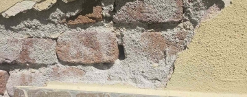 Детската градина в Бенковски с компрометирана конструкция, пукнатини и влага чака финансиране от държавата